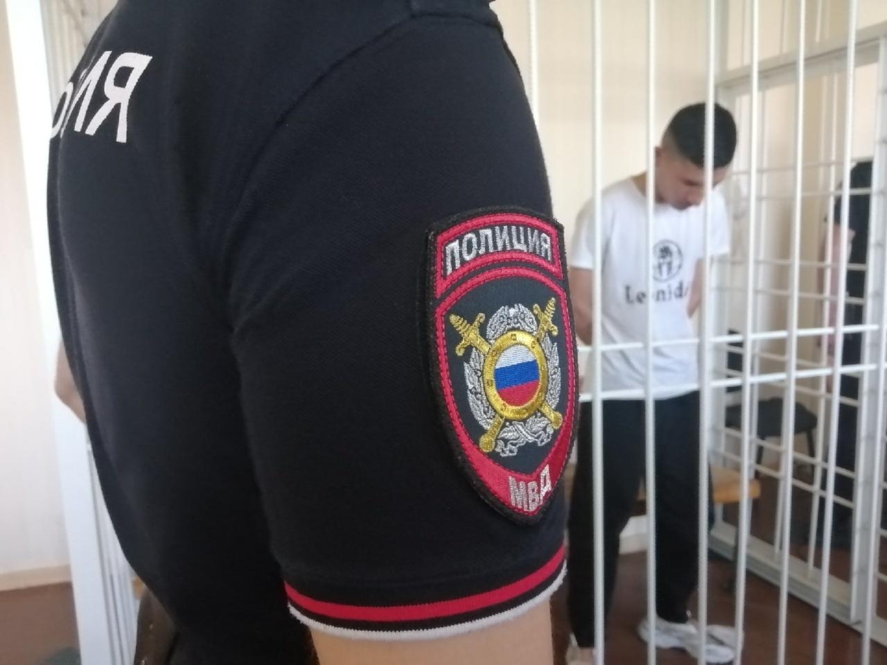 Фото Как арестовывали подозреваемого в убийстве 17-летней девушки: 10 фото из суда в Новосибирске 8