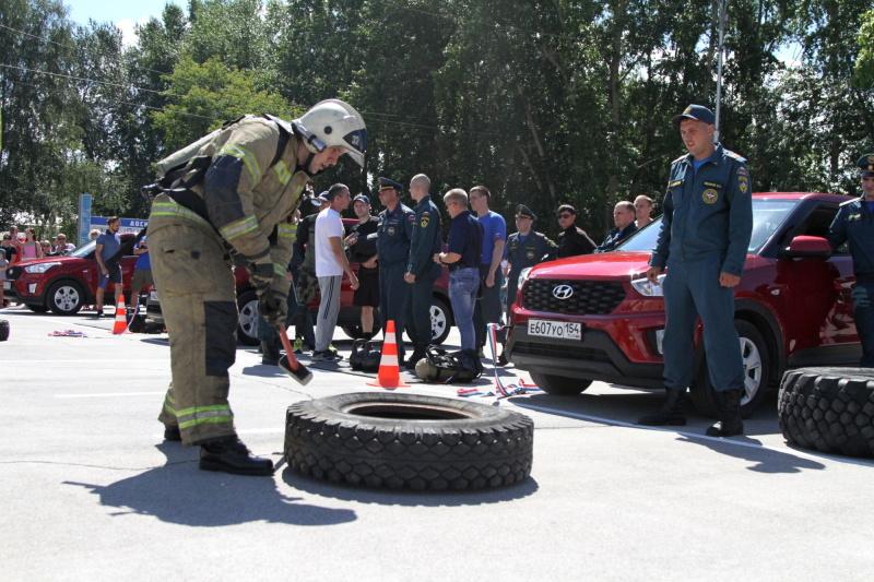 Фото Состязания по пожарному кроссфиту прошли в Новосибирской области 3
