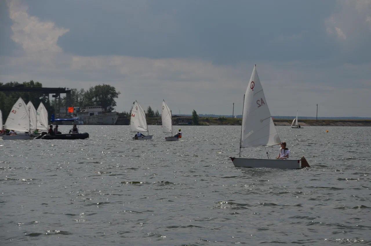 Фото «Шахматы на воде»: в Новосибирске проходит первенство по парусному спорту среди детей 3
