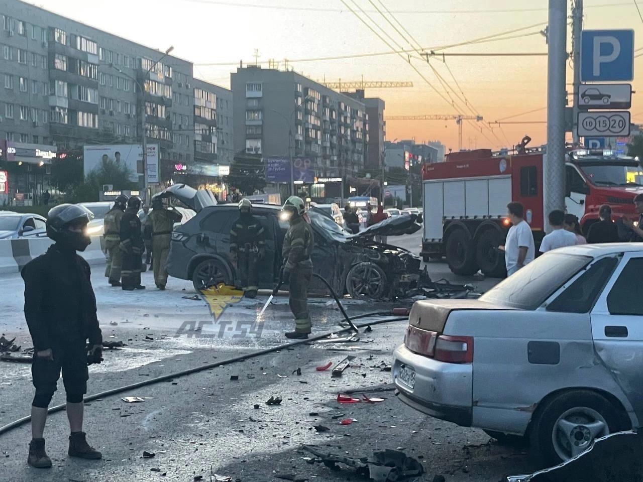 Фото Появились подробности массового ДТП в Новосибирске рядом с метро «Гагаринская» 2