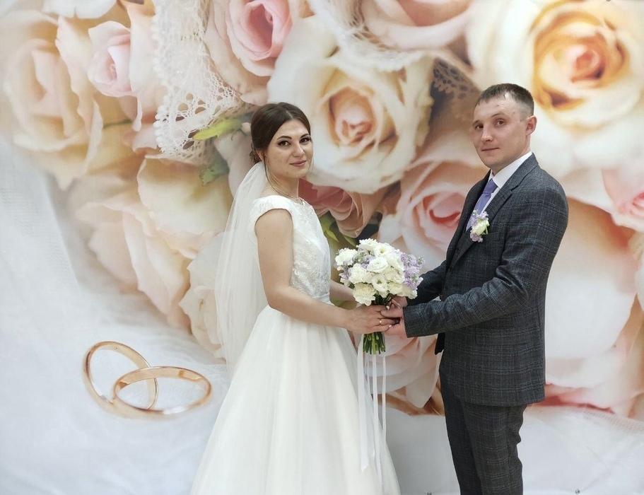 Фото В Новосибирске опубликовали фото ярких летних свадеб 6