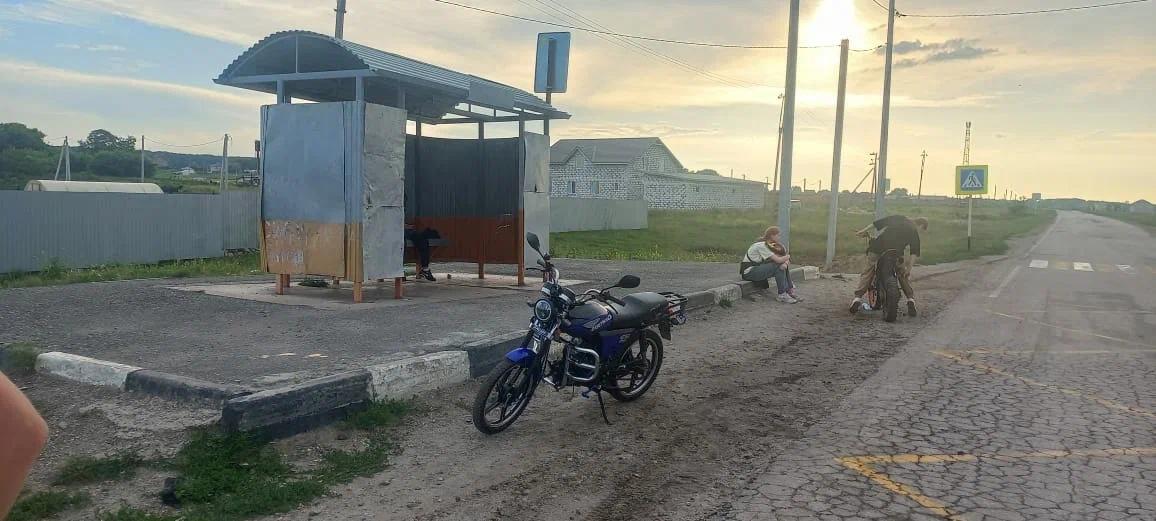 Фото Депутат Фомичев: «Деревне Алексеевка нужен ремонт дороги вместо шикарных остановок» 2 - Сиб.ФМ Фото Депутат Фомичев: «Деревне Алексеевка нужен ремонт дороги вместо шикарных остановок» 2