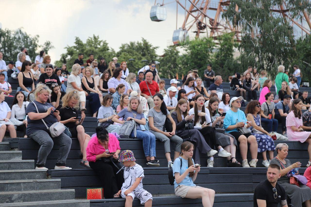 Фото «Вне зоны доступа». Сотни новосибирцев собрались на концерт рок-группы «Город 312». ОНЛАЙН 12