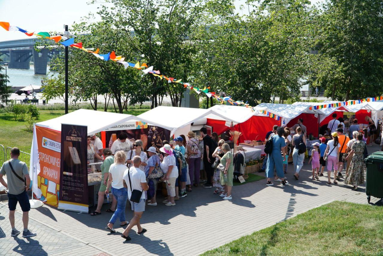 Фото В Новосибирске проходить масштабный гастрофестиваль на Михайловской набережной. ФОТОРЕПОРТАЖ 6