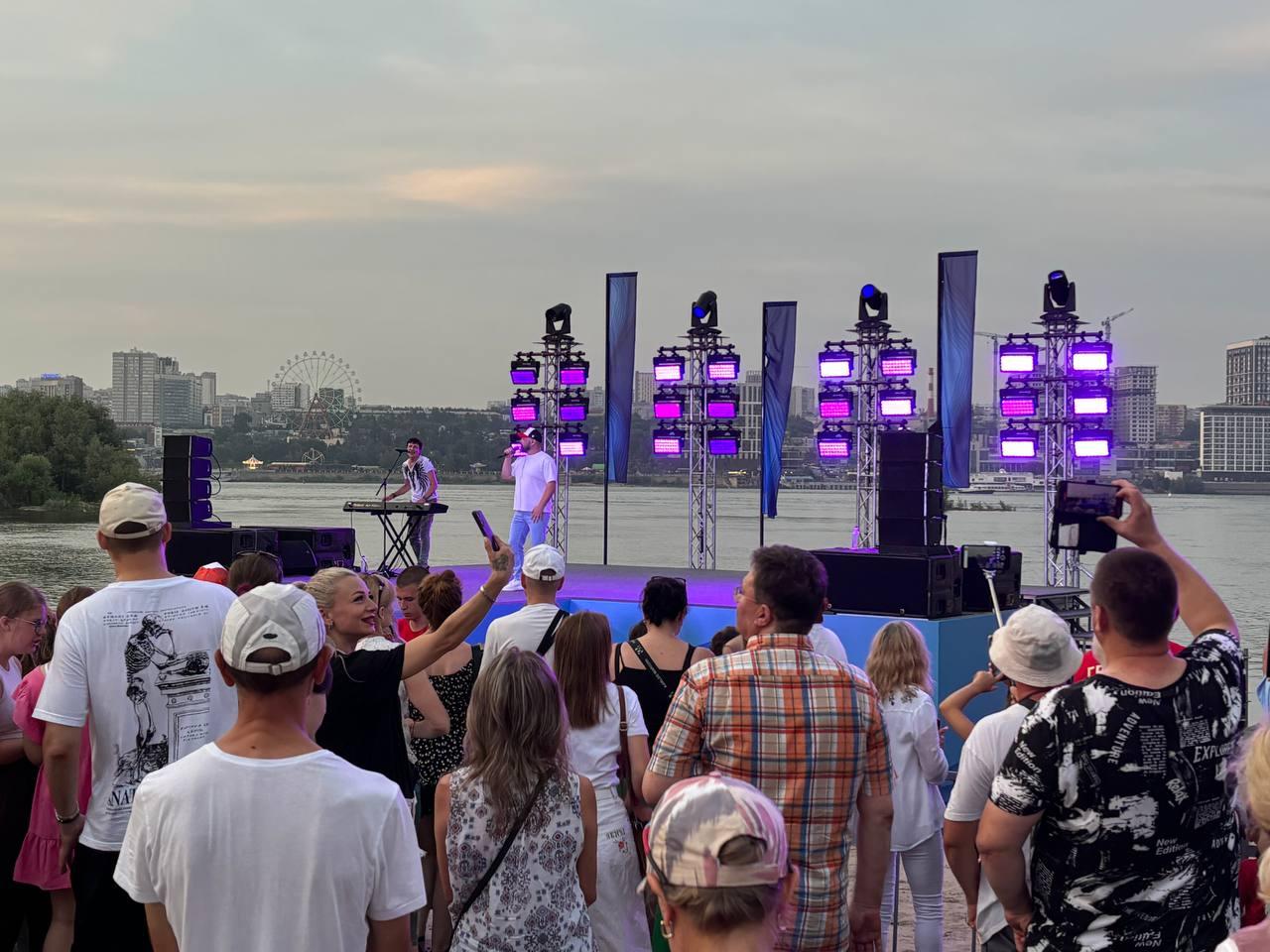 Фото В Новосибирске на сцену «Пикник феста» вышел экс-солист группы «Руки Вверх» Алексей Потехин 3 - Сиб.ФМ Фото В Новосибирске на сцену «Пикник феста» вышел экс-солист группы «Руки Вверх» Алексей Потехин 3