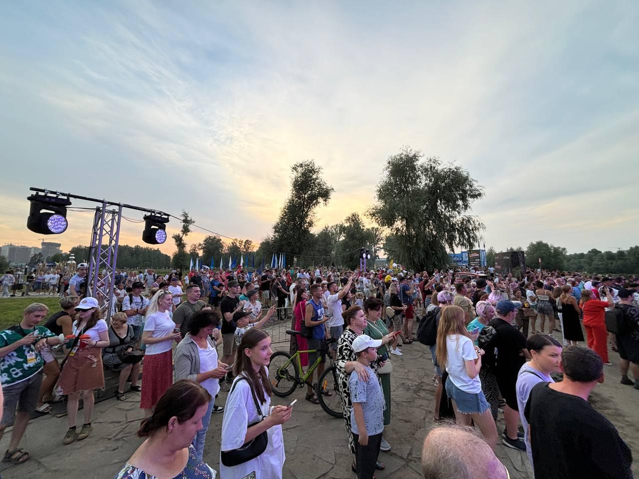 Фото В Новосибирске на сцену «Пикник феста» вышел экс-солист группы «Руки Вверх» Алексей Потехин 2 - Сиб.ФМ Фото В Новосибирске на сцену «Пикник феста» вышел экс-солист группы «Руки Вверх» Алексей Потехин 2