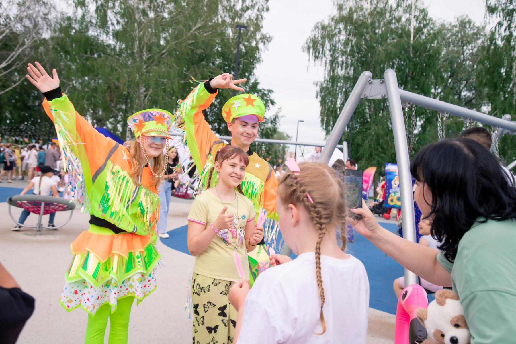 Фото Звёзды на сцене и трансформеры в парке: в Новосибирске с размахом завершилось празднование Дня города. Полный фотоотчёт 38