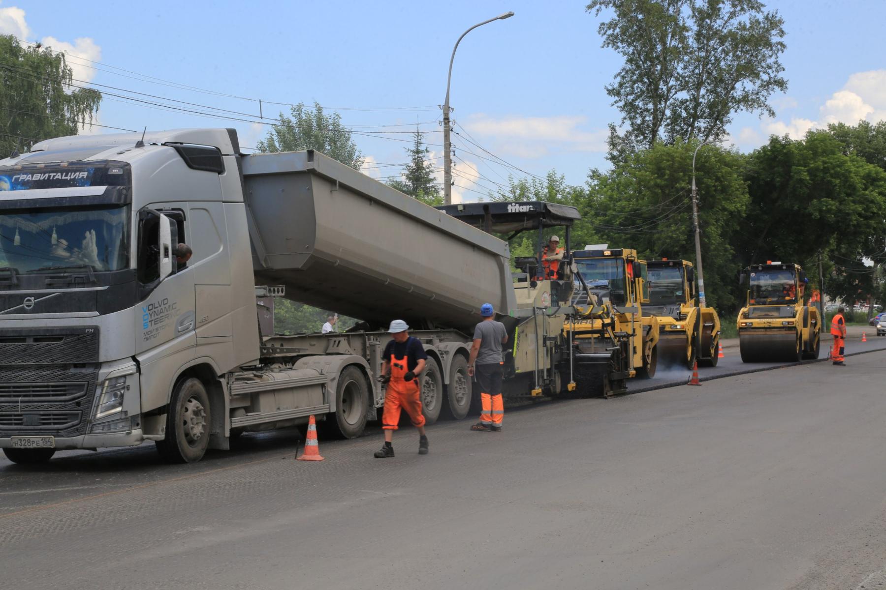 Фото В Новосибирске начали ремонт четырехполосной дороги на на ул. Одоевского 2