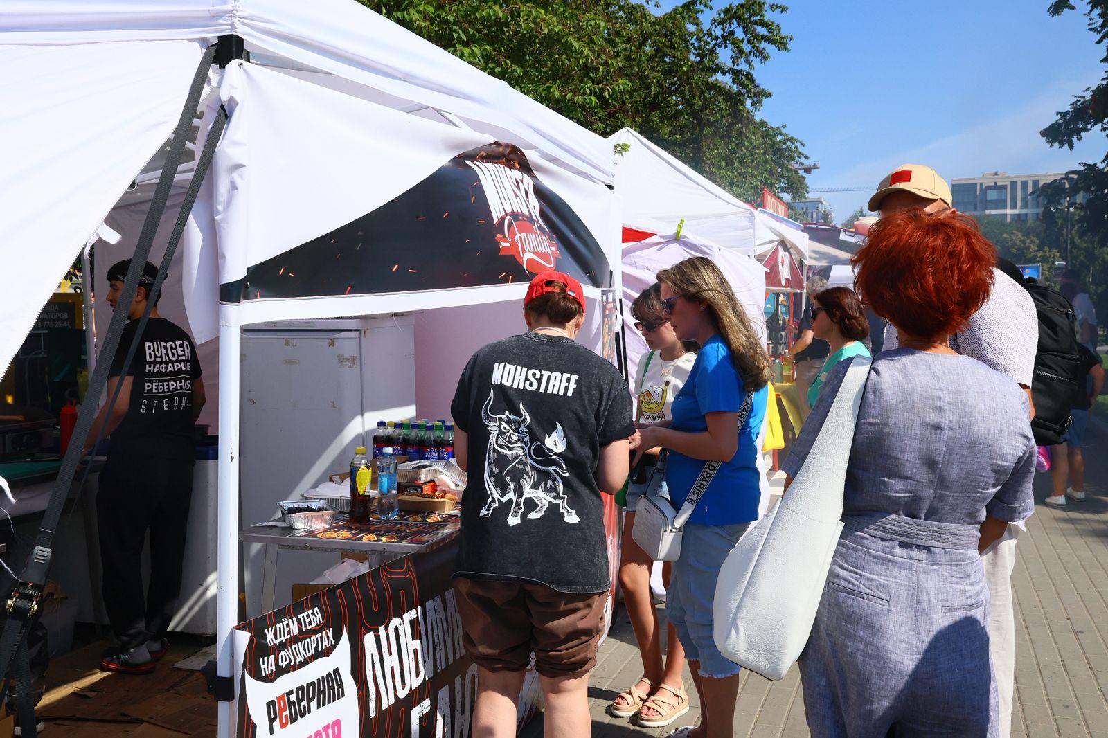 Фото Гастрономический взрыв: в Новосибирске состоялся грандиозный «Пикник Фест» 16 - Сиб.ФМ Фото Гастрономический взрыв: в Новосибирске состоялся грандиозный «Пикник Фест» 16