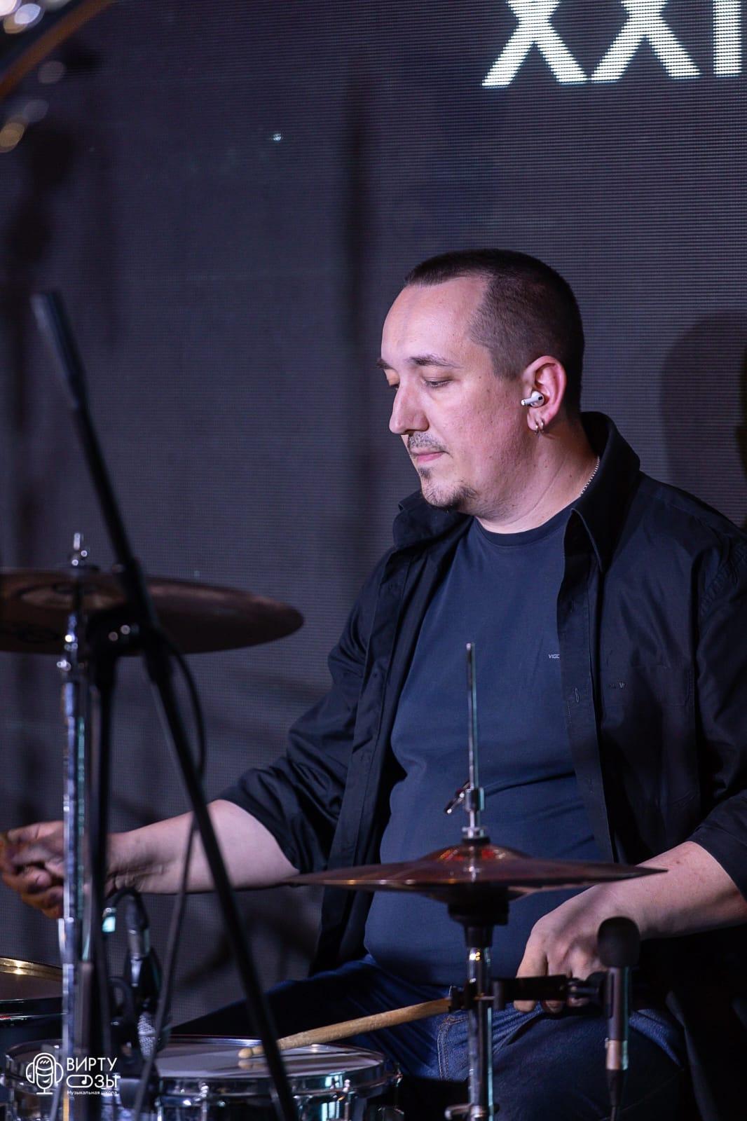 Фото Музыка — в любом возрасте: почему взрослые всё чаще приходят учиться в школу «Виртуозы» 2 - Сиб.ФМ Фото Музыка — в любом возрасте: почему взрослые всё чаще приходят учиться в школу «Виртуозы» 2