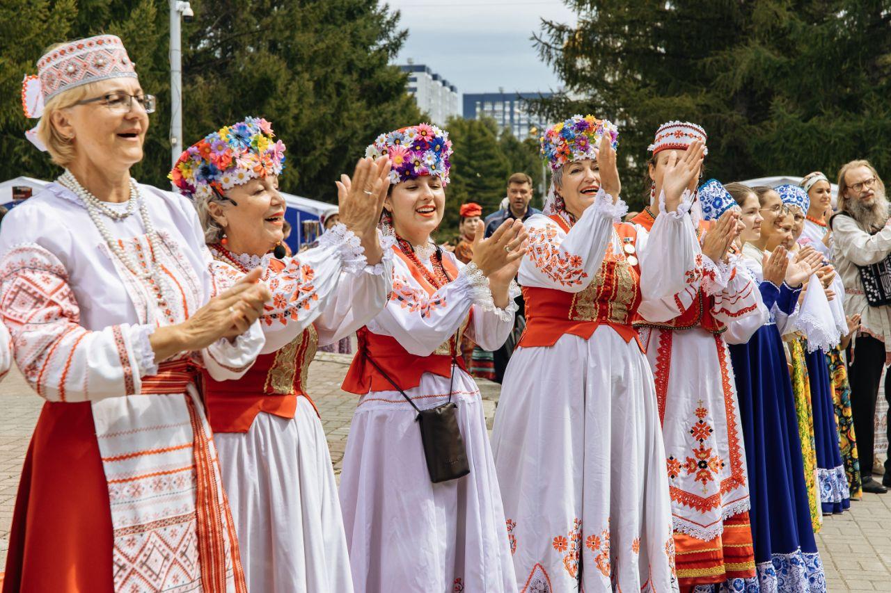 Фото В Новосибирске прошёл массовый Крестный ход в честь Дня Крещения Руси 6