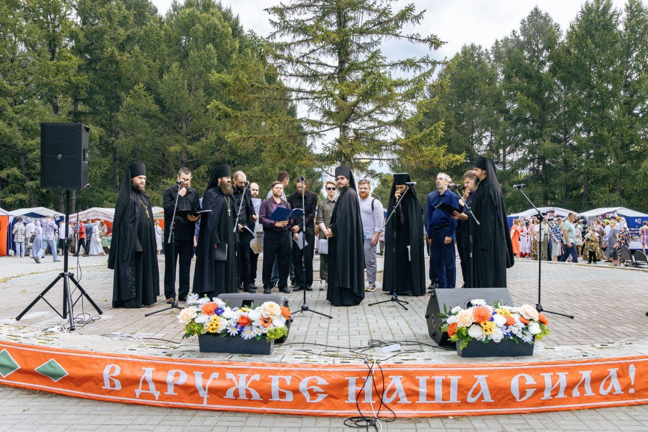 Фото В Новосибирске прошёл массовый Крестный ход в честь Дня Крещения Руси 9