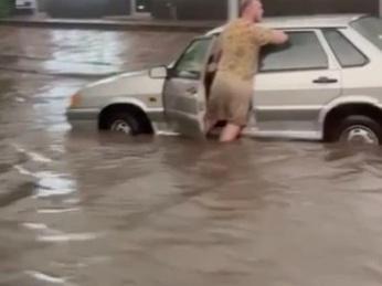 Фото Разрушенные дома и затопленные дороги. Как Новосибирск пережил мощный ливень и ураган 5