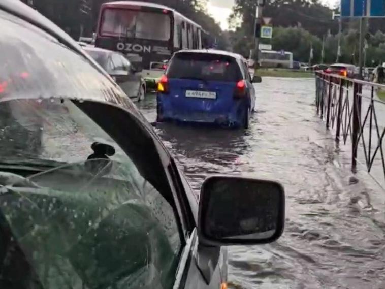 Фото Разрушенные дома и затопленные дороги. Как Новосибирск пережил мощный ливень и ураган 8