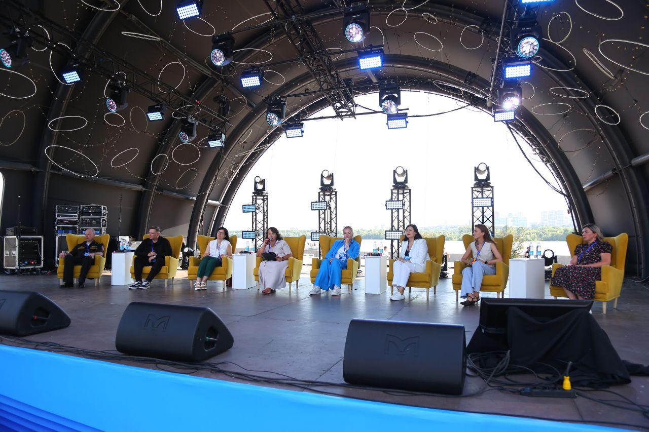 Фото Гигантская яичница и турнир по ловле рыбы. Опубликованы кадры масштабного «Пикник феста» на Михайловской набережной 46 - Сиб.ФМ Фото Гигантская яичница и турнир по ловле рыбы. Опубликованы кадры масштабного «Пикник феста» на Михайловской набережной 46