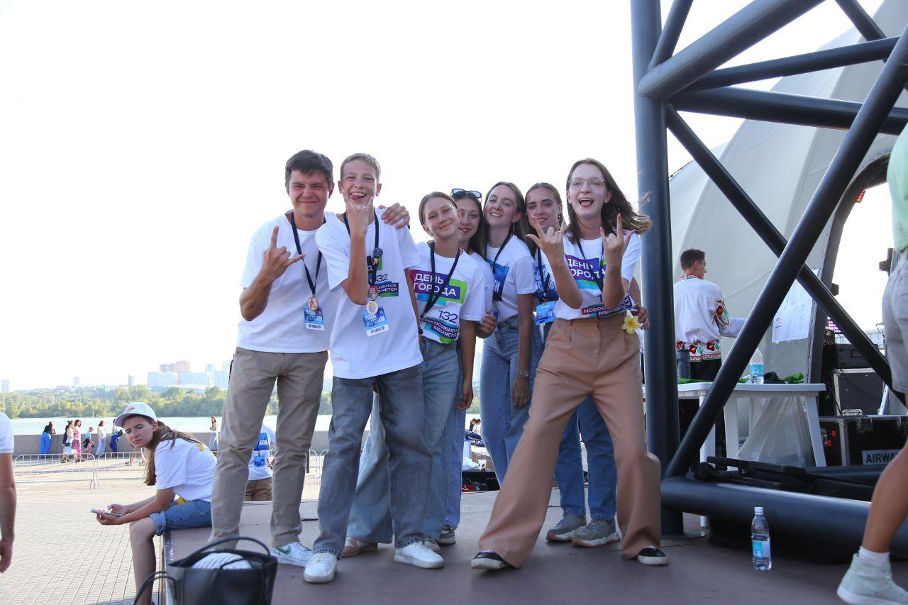 Фото Гигантская яичница и турнир по ловле рыбы. Опубликованы кадры масштабного «Пикник феста» на Михайловской набережной 49 - Сиб.ФМ Фото Гигантская яичница и турнир по ловле рыбы. Опубликованы кадры масштабного «Пикник феста» на Михайловской набережной 49