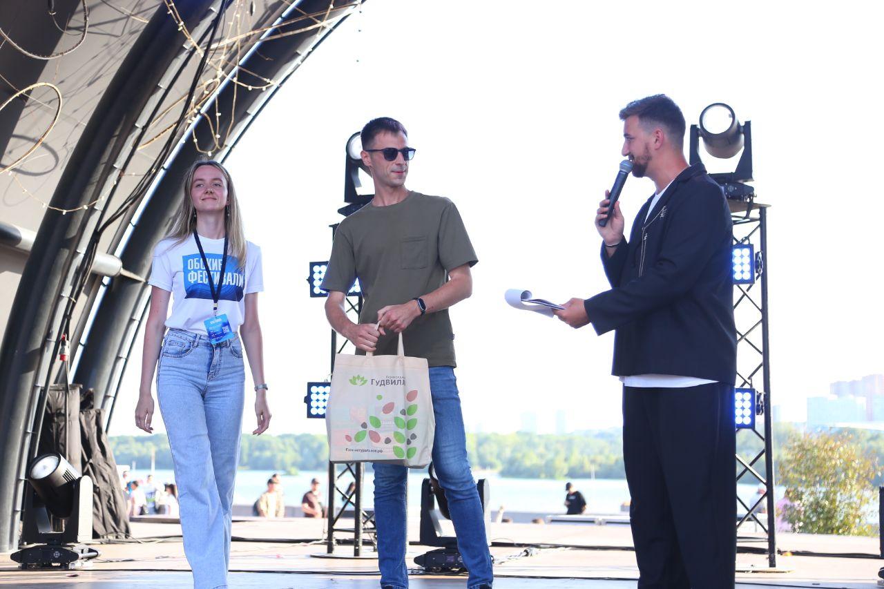 Фото Гигантская яичница и турнир по ловле рыбы. Опубликованы кадры масштабного «Пикник феста» на Михайловской набережной 59 - Сиб.ФМ Фото Гигантская яичница и турнир по ловле рыбы. Опубликованы кадры масштабного «Пикник феста» на Михайловской набережной 59