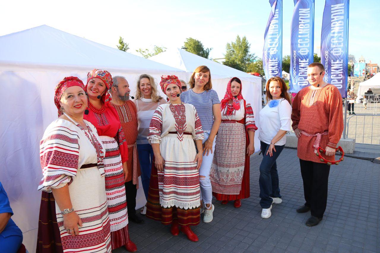 Фото Гигантская яичница и турнир по ловле рыбы. Опубликованы кадры масштабного «Пикник феста» на Михайловской набережной 64 - Сиб.ФМ Фото Гигантская яичница и турнир по ловле рыбы. Опубликованы кадры масштабного «Пикник феста» на Михайловской набережной 64