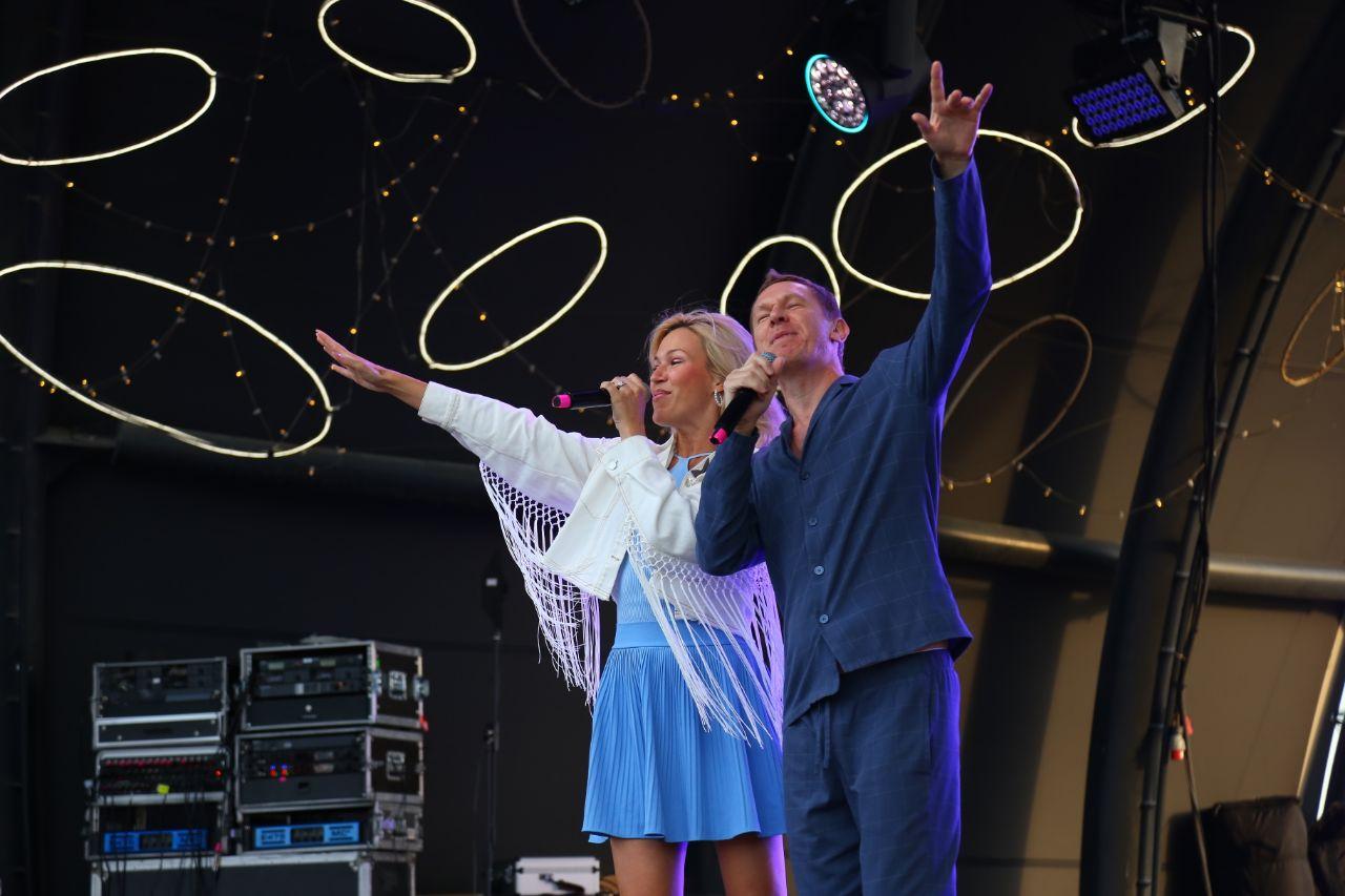 Фото Гигантская яичница и турнир по ловле рыбы. Опубликованы кадры масштабного «Пикник феста» на Михайловской набережной 65 - Сиб.ФМ Фото Гигантская яичница и турнир по ловле рыбы. Опубликованы кадры масштабного «Пикник феста» на Михайловской набережной 65