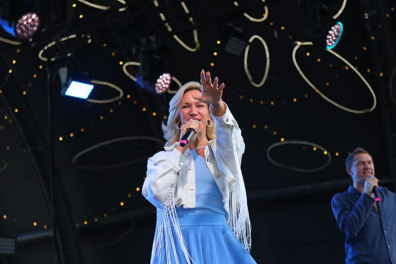 Фото Гигантская яичница и турнир по ловле рыбы. Опубликованы кадры масштабного «Пикник феста» на Михайловской набережной 68 - Сиб.ФМ Фото Гигантская яичница и турнир по ловле рыбы. Опубликованы кадры масштабного «Пикник феста» на Михайловской набережной 68