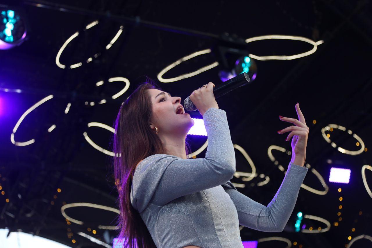 Фото Гигантская яичница и турнир по ловле рыбы. Опубликованы кадры масштабного «Пикник феста» на Михайловской набережной 74 - Сиб.ФМ Фото Гигантская яичница и турнир по ловле рыбы. Опубликованы кадры масштабного «Пикник феста» на Михайловской набережной 74