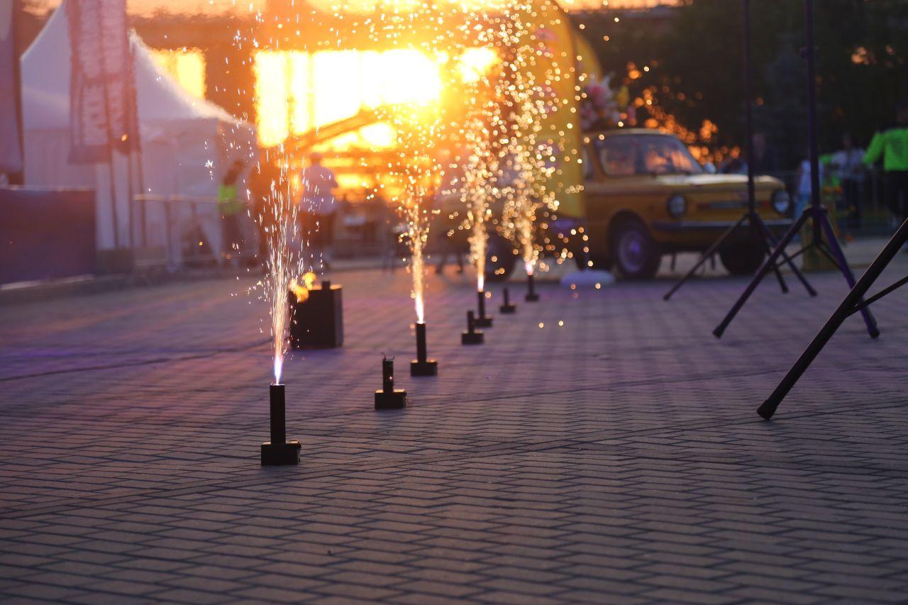 Фото Гигантская яичница и турнир по ловле рыбы. Опубликованы кадры масштабного «Пикник феста» на Михайловской набережной 79 - Сиб.ФМ Фото Гигантская яичница и турнир по ловле рыбы. Опубликованы кадры масштабного «Пикник феста» на Михайловской набережной 79