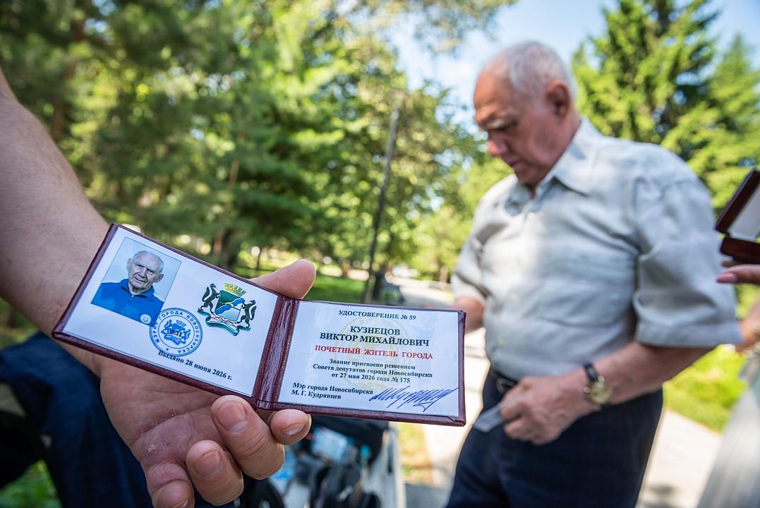 Фото «Кроме меня, это никто не покажет»: легендарный тренер Карелина и Власова — о секретах борьбы, любви к спорту и тренировках в 84 года 4 - Сиб.ФМ Фото «Кроме меня, это никто не покажет»: легендарный тренер Карелина и Власова — о секретах борьбы, любви к спорту и тренировках в 84 года 4
