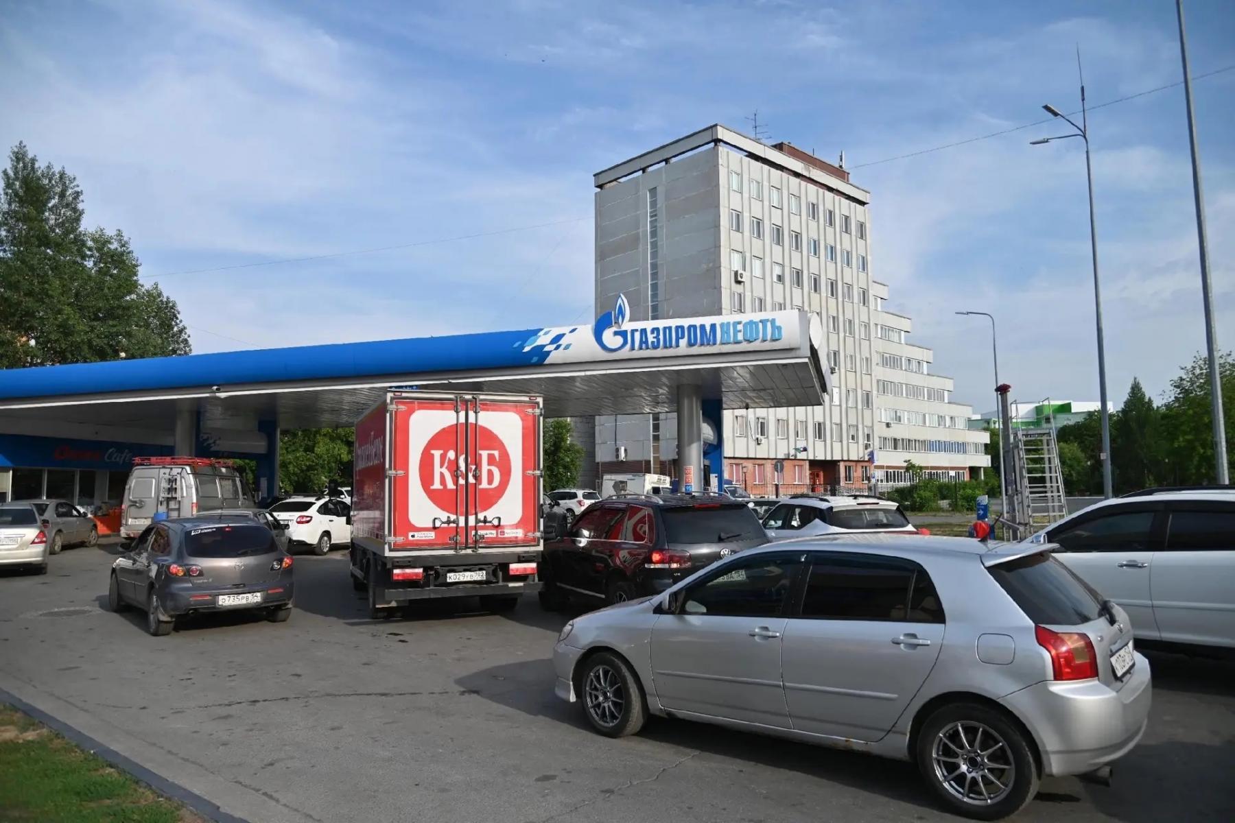 Фото «Очереди напоминают 80-е»: водители о ситуации с бензином в Новосибирске 6