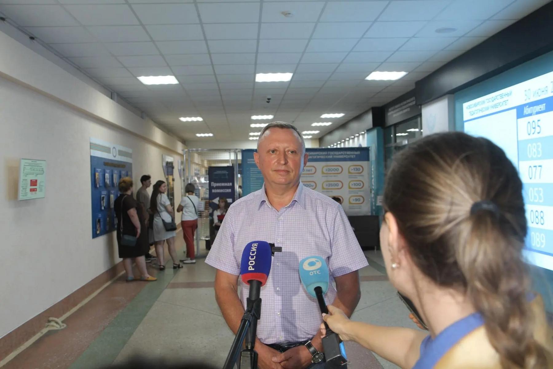 Фото Ректор НГПУ Сергей Нелюбов: «За первые дни приемной кампании-2026 НГПУ вошел в пятерку лидеров среди педвузов по принятым заявлениям» 2