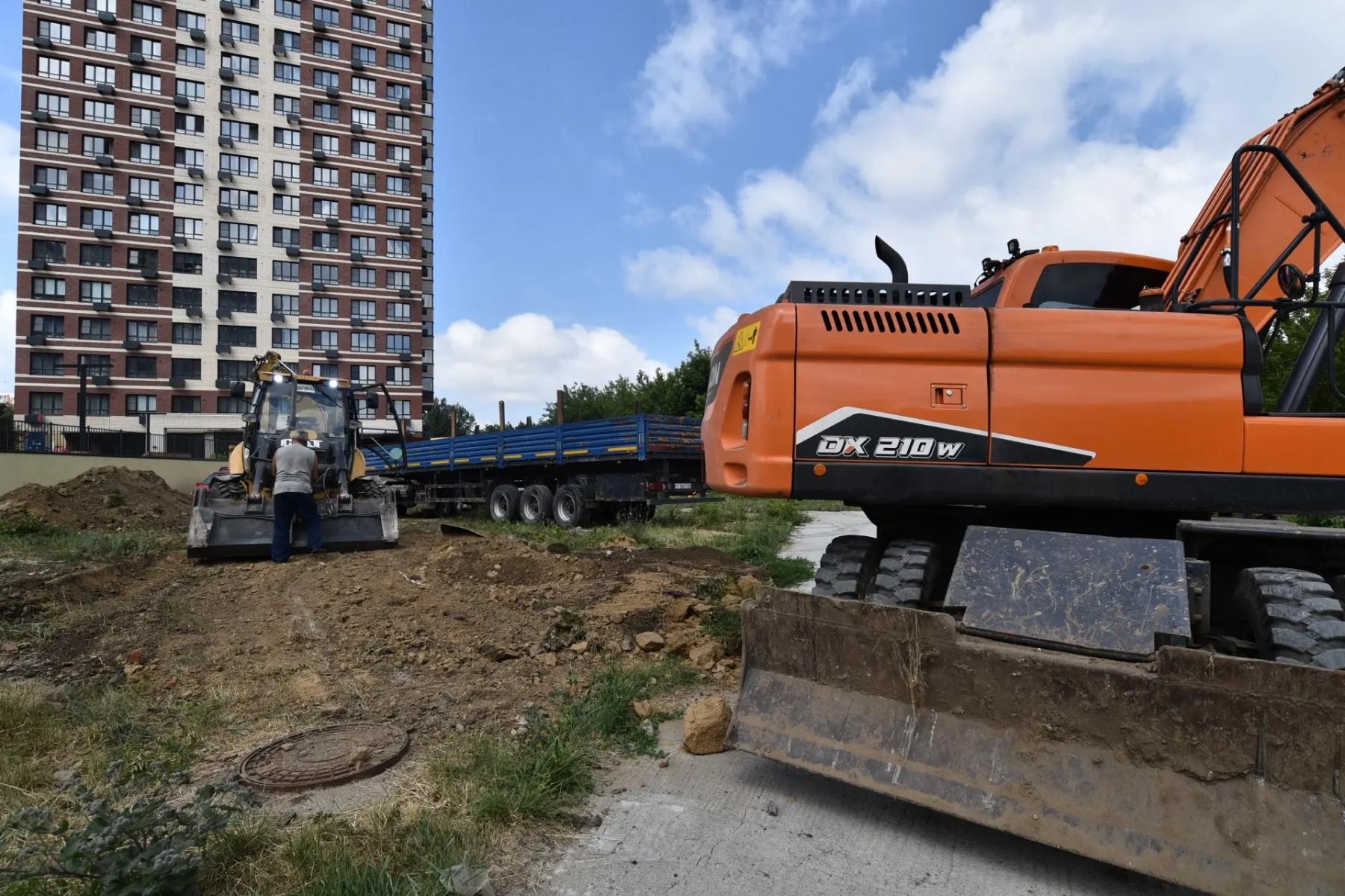 Фото 15-метровый «портал в ад» оставил без воды 700 домов Новосибирска 8 - Сиб.ФМ Фото 15-метровый «портал в ад» оставил без воды 700 домов Новосибирска 8