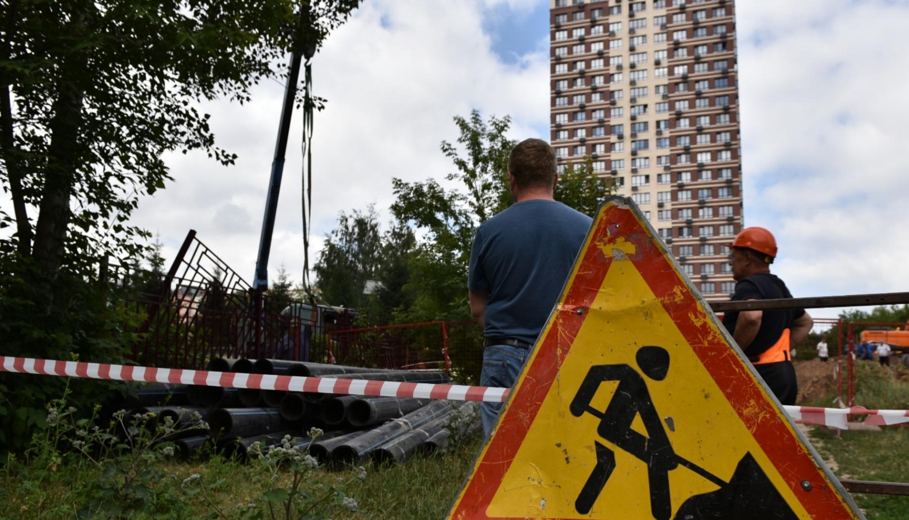 Фото Фоторепортаж из «портала в ад»: 15 метров до дна коммунальной аварии на Горском в Новосибирске 12