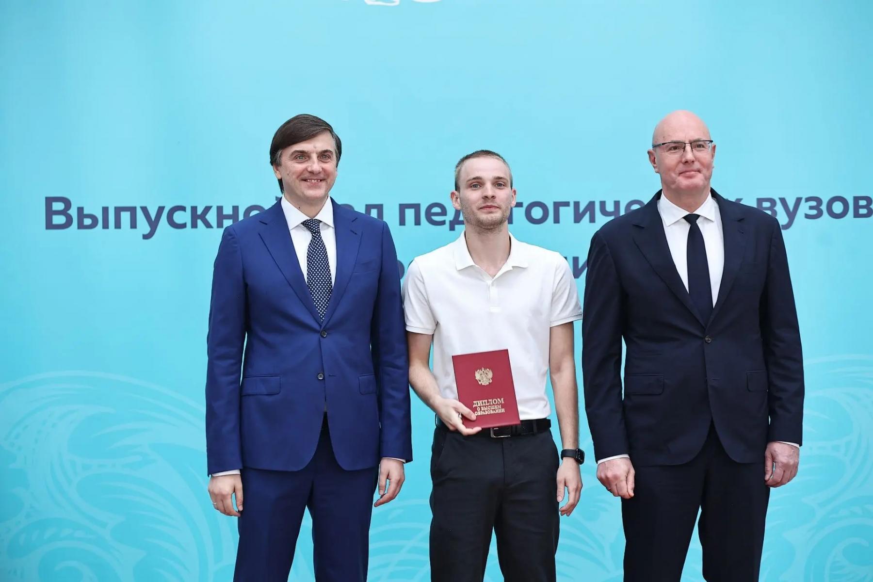 Фото Ректор НГПУ Сергей Нелюбов: «У многих выпускников НГПУ карьера начинается еще во время обучения в педагогическом вузе» 3 - Сиб.ФМ Фото Ректор НГПУ Сергей Нелюбов: «У многих выпускников НГПУ карьера начинается еще во время обучения в педагогическом вузе» 3