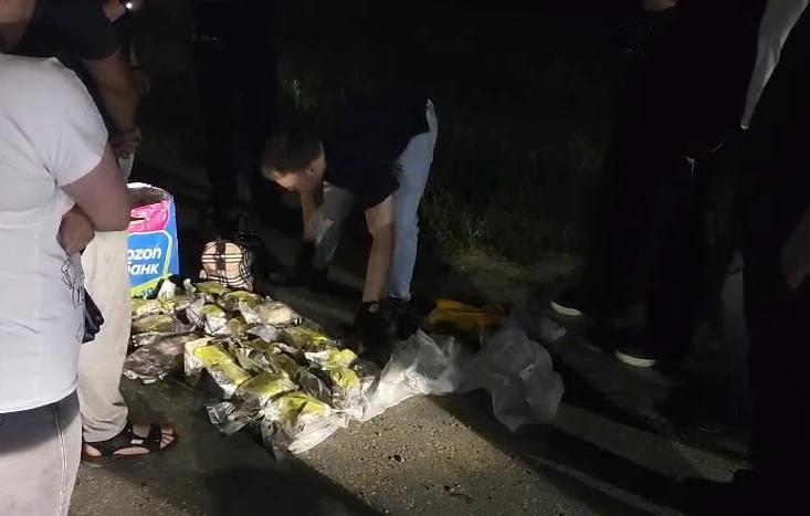 Фото Под Новосибирском задержали межрегионального дилера с 20 кг гашиша 2
