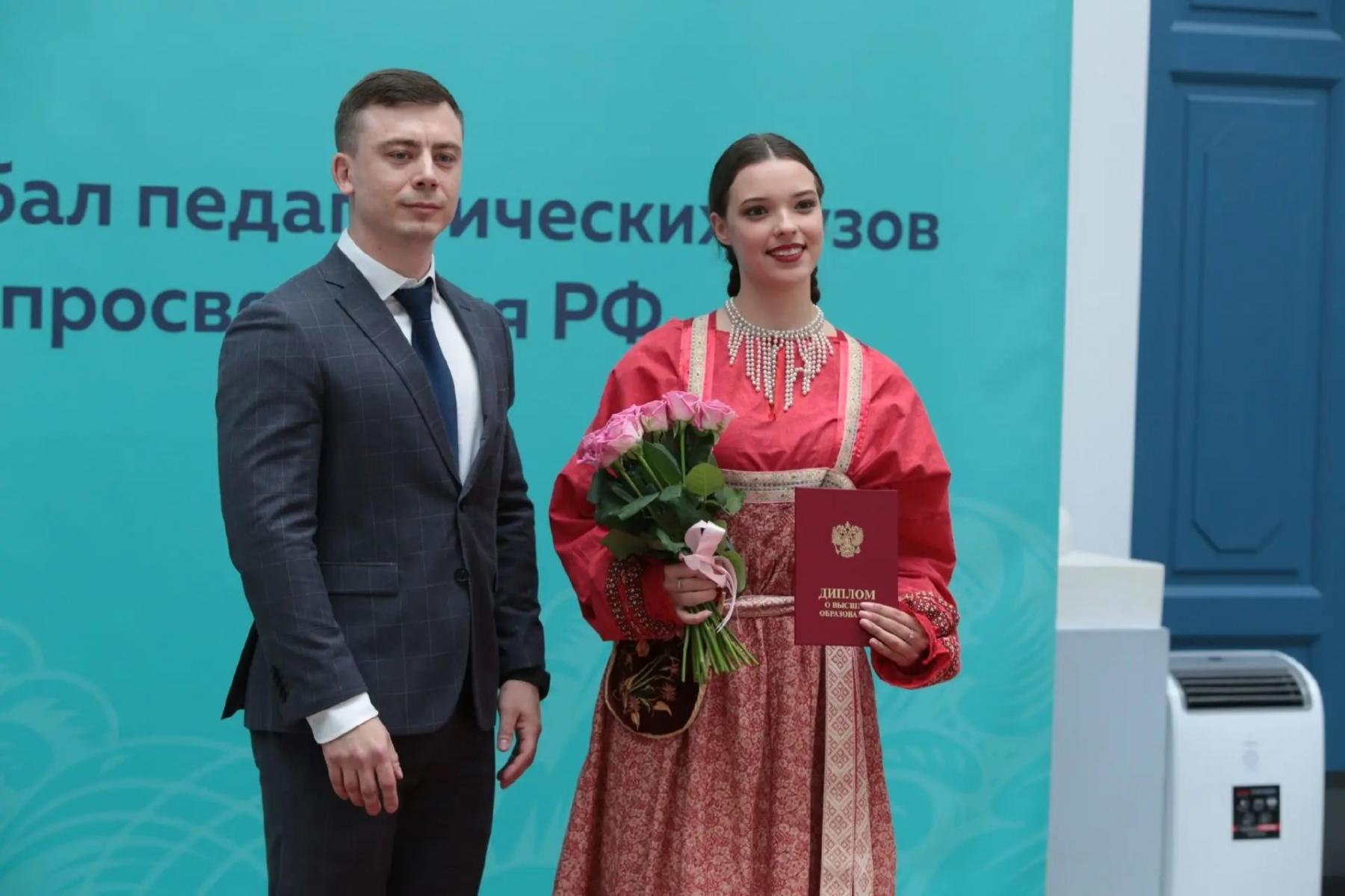 Фото Ректор НГПУ Сергей Нелюбов: «У многих выпускников НГПУ карьера начинается еще во время обучения в педагогическом вузе» 2 - Сиб.ФМ Фото Ректор НГПУ Сергей Нелюбов: «У многих выпускников НГПУ карьера начинается еще во время обучения в педагогическом вузе» 2