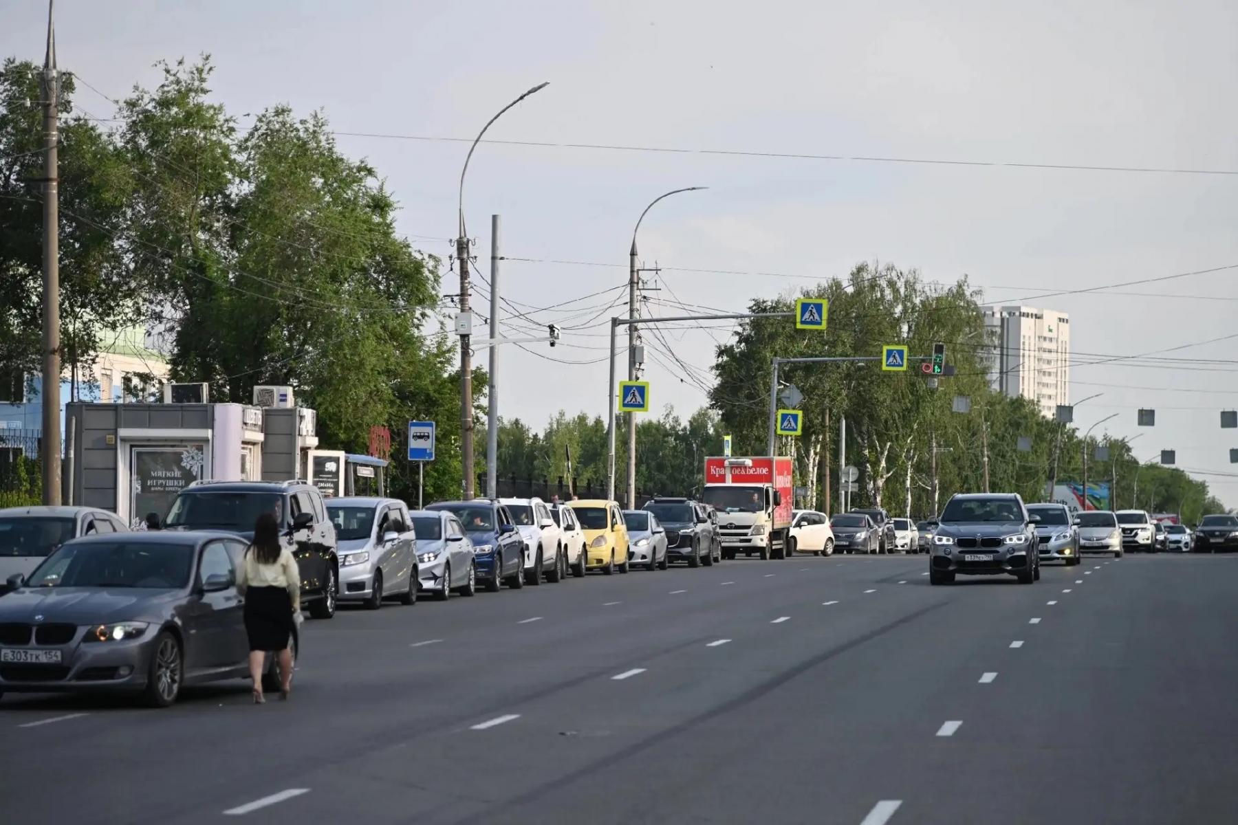 Фото «Очереди напоминают 80-е»: водители о ситуации с бензином в Новосибирске 3