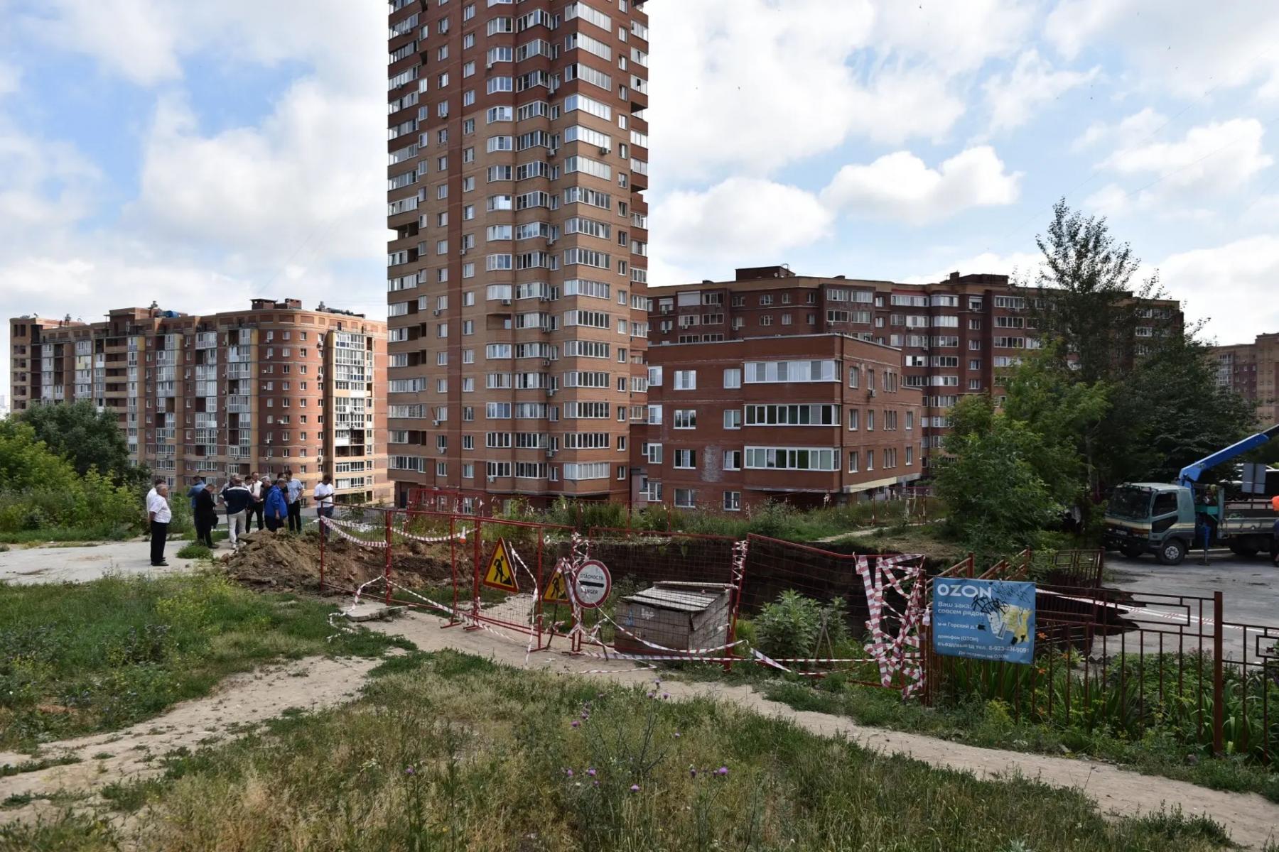 Фото 15-метровый «портал в ад» оставил без воды 700 домов Новосибирска 14 - Сиб.ФМ Фото 15-метровый «портал в ад» оставил без воды 700 домов Новосибирска 14