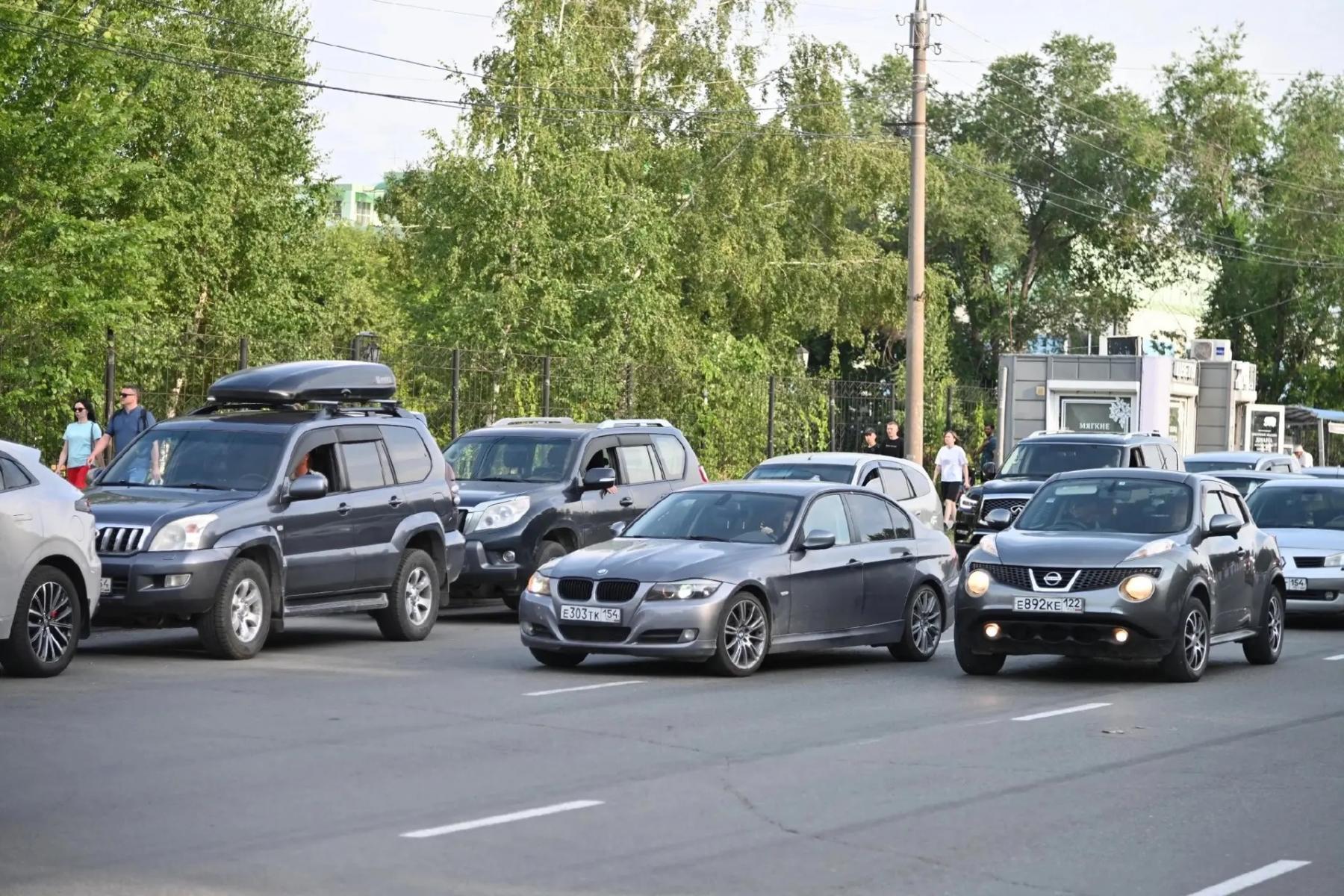Фото «Очереди напоминают 80-е»: водители о ситуации с бензином в Новосибирске 2