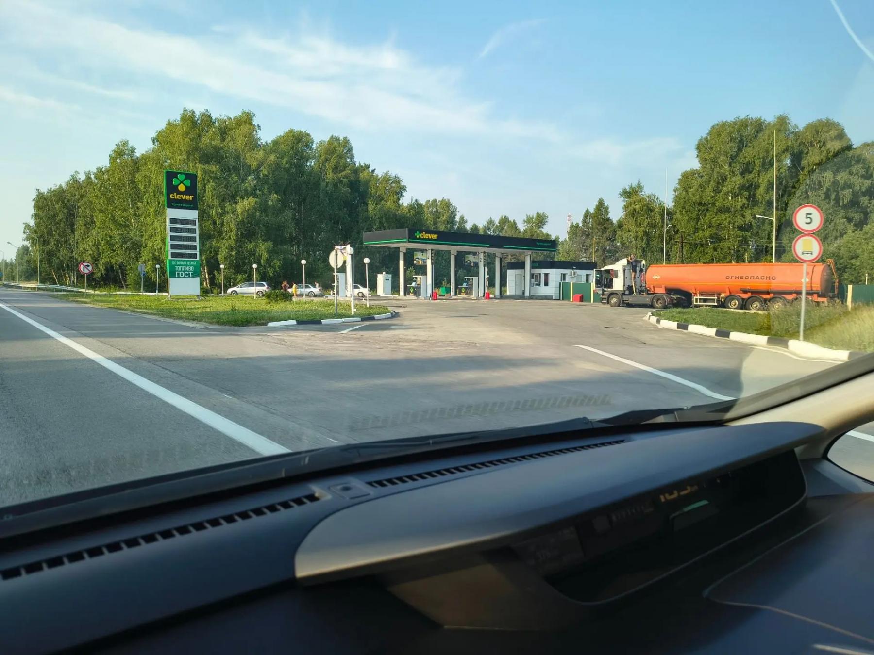 Фото «До 130 рублей за литр». Радиоведущий из Новосибирска Иван Козырев показал, что творится на трассе до Алтая в разгар топливного коллапса 10 - Сиб.ФМ Фото «До 130 рублей за литр». Радиоведущий из Новосибирска Иван Козырев показал, что творится на трассе до Алтая в разгар топливного коллапса 10