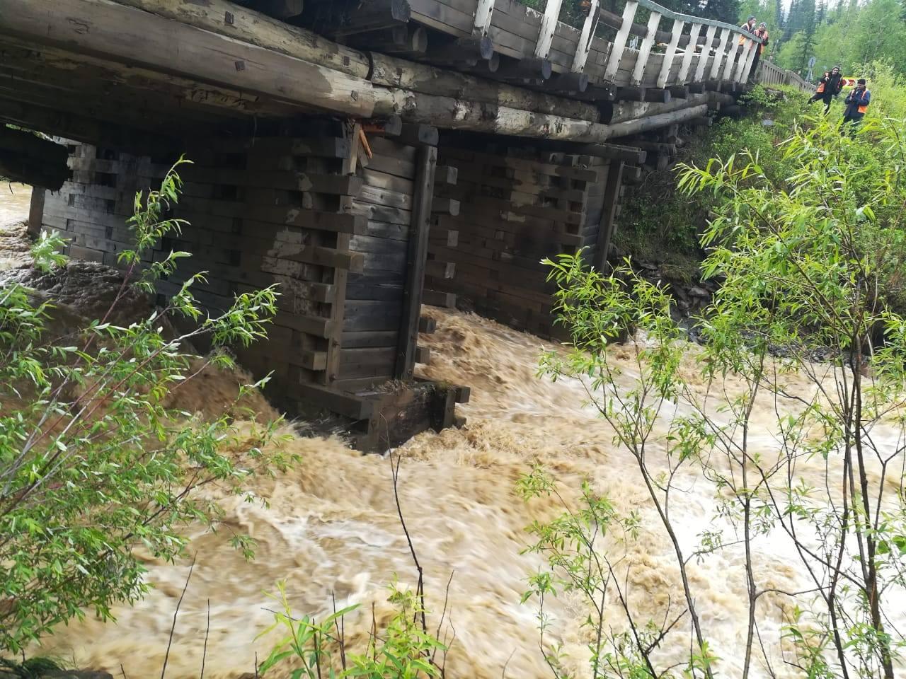 Погода в хабайдаке в партизанском. Сулемка Красноярский край. Разрушенный мост. Размыв опоры моста.