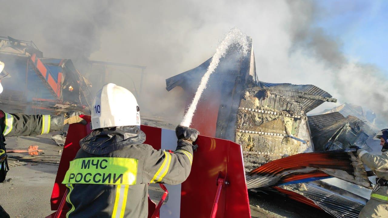 Пожар на наставников. Взрыв в Новосибирске 14 июня 2021. Пожар на АЗС. Тушение пожаров на АЗС.