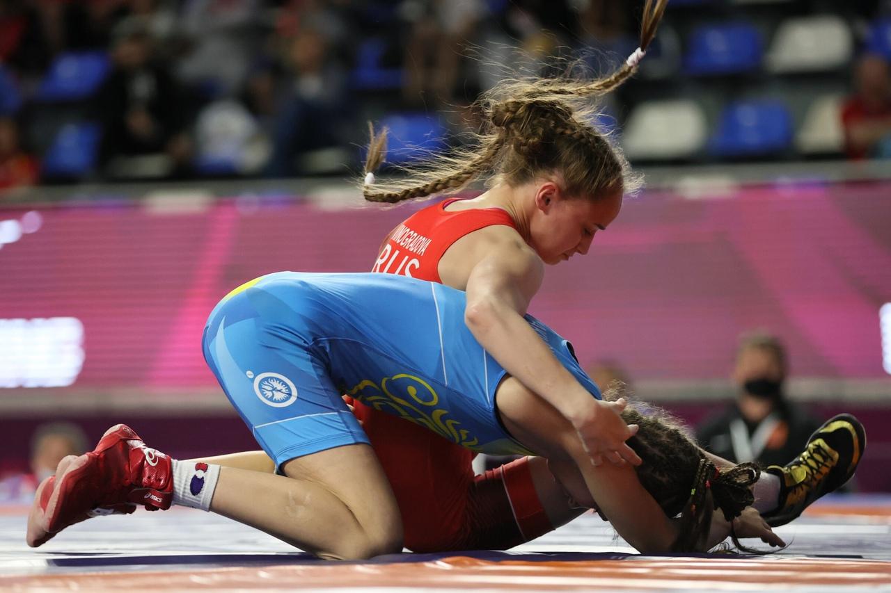 Фото Спортсменка из Новосибирска Миллена Виноградова взяла золото первенства Европы по женской борьбе 2