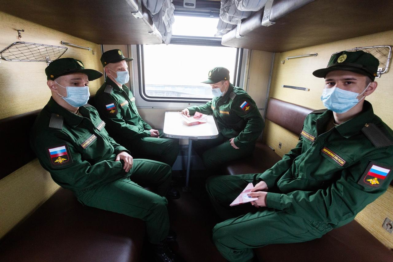 Фото Первый эшелон призывников из Новосибирска отправили в Приморский край 3
