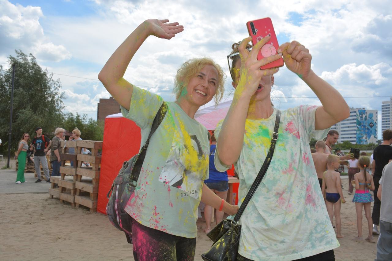 Фото Стать частью радуги: Color Fest прошёл в Новосибирске 3