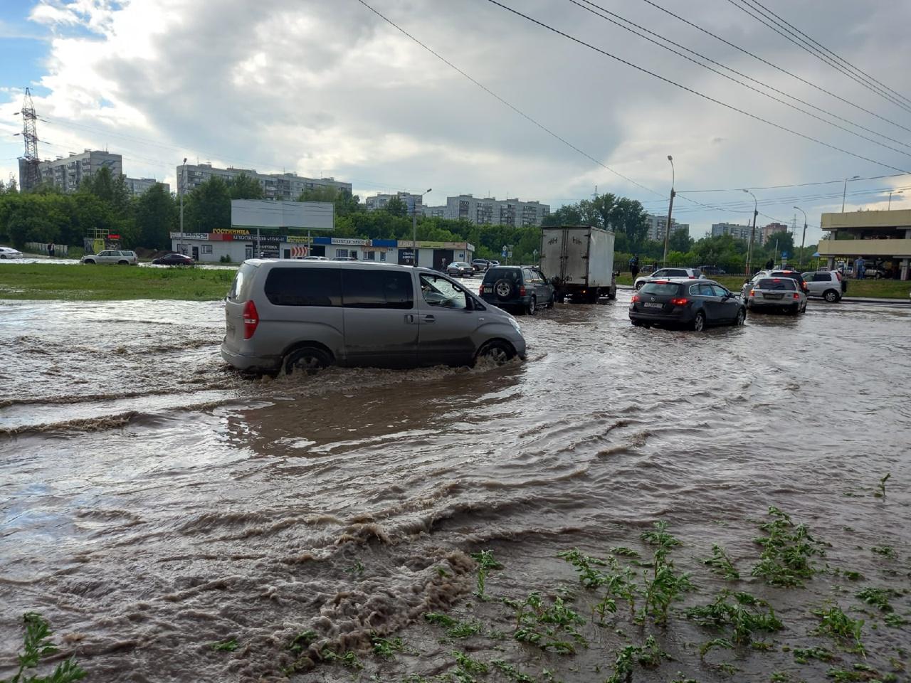 Фото Сильный ливень затопил улицы Новосибирска 20 июня 5