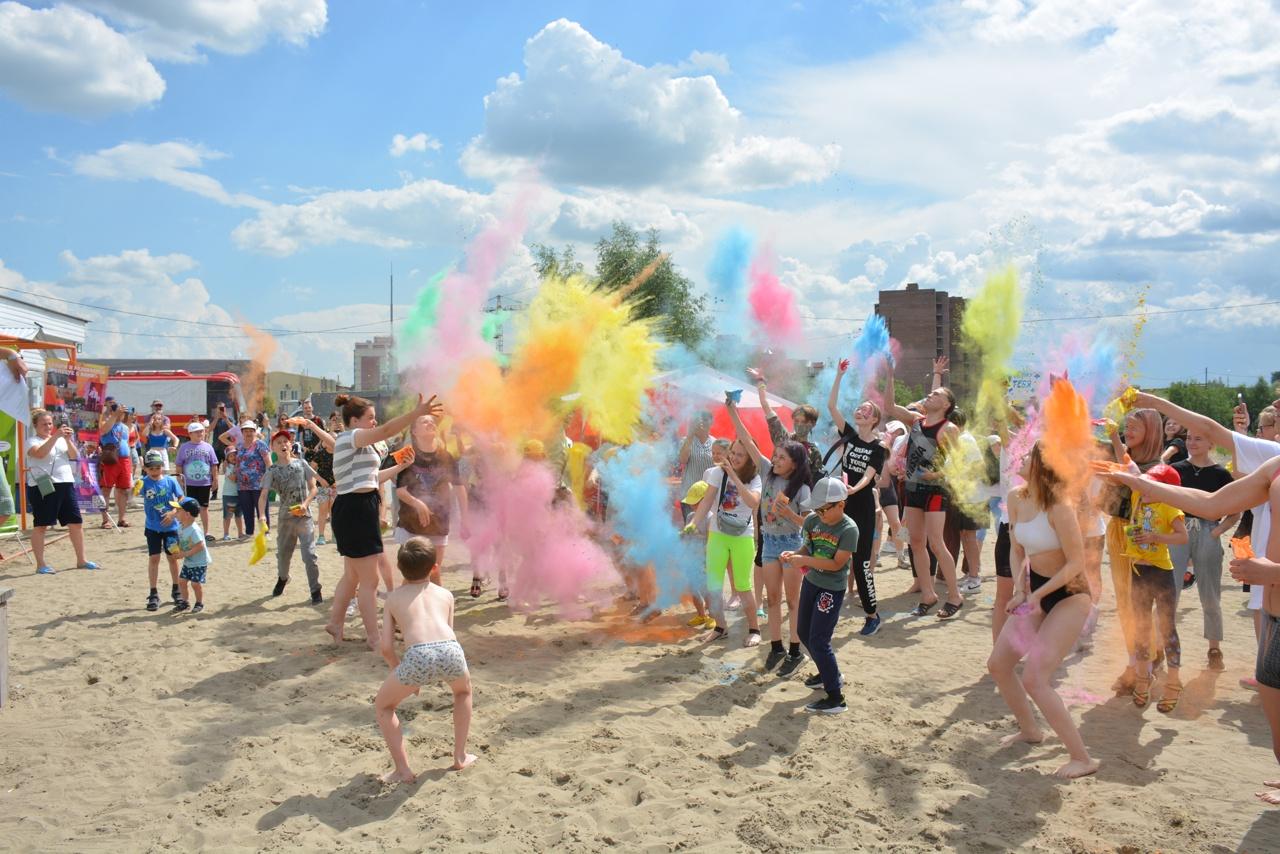 Фото Стать частью радуги: Color Fest прошёл в Новосибирске 4