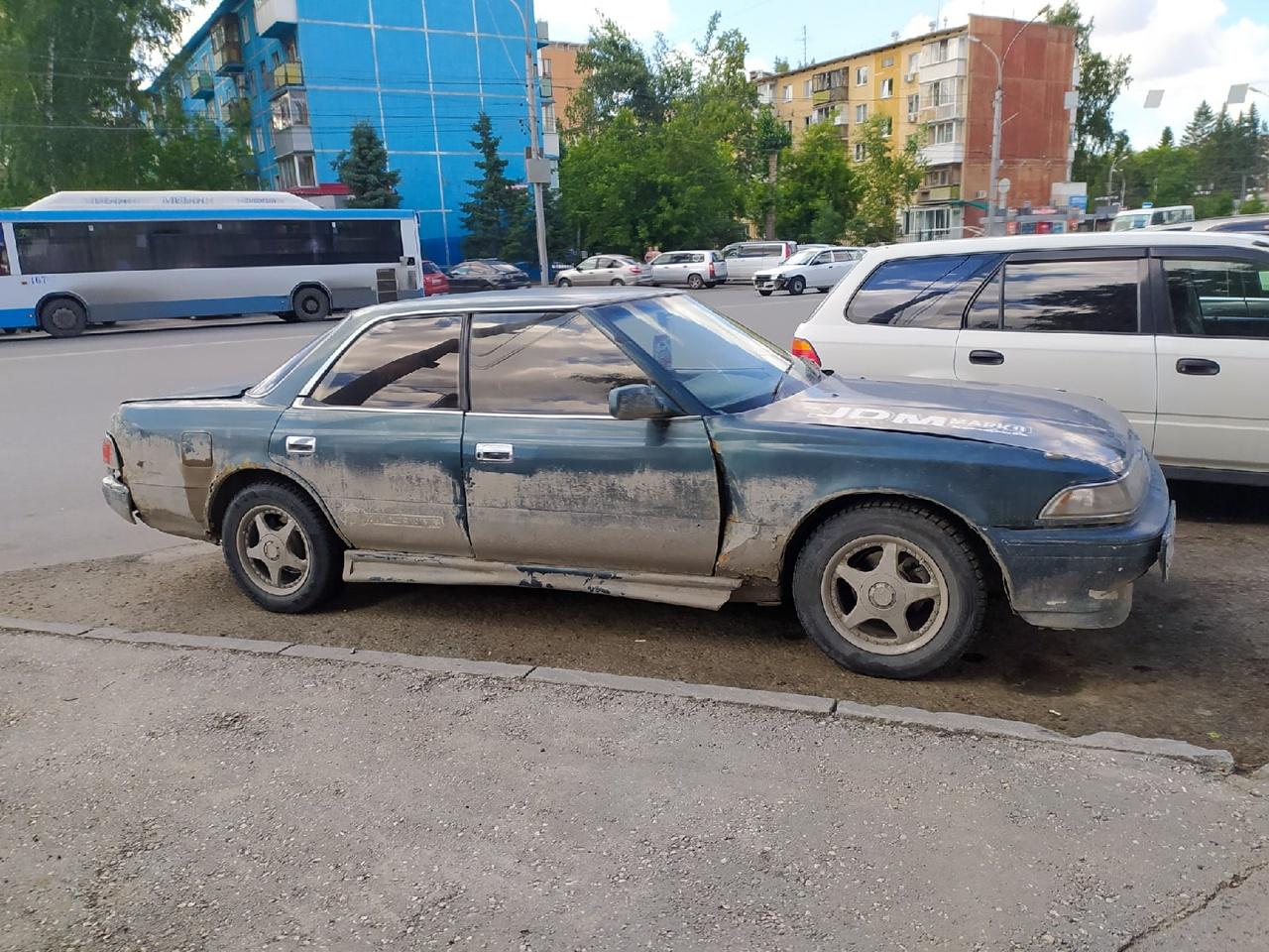 Фото Жители Новосибирска пожаловались на брошенные машины на дорогах 9