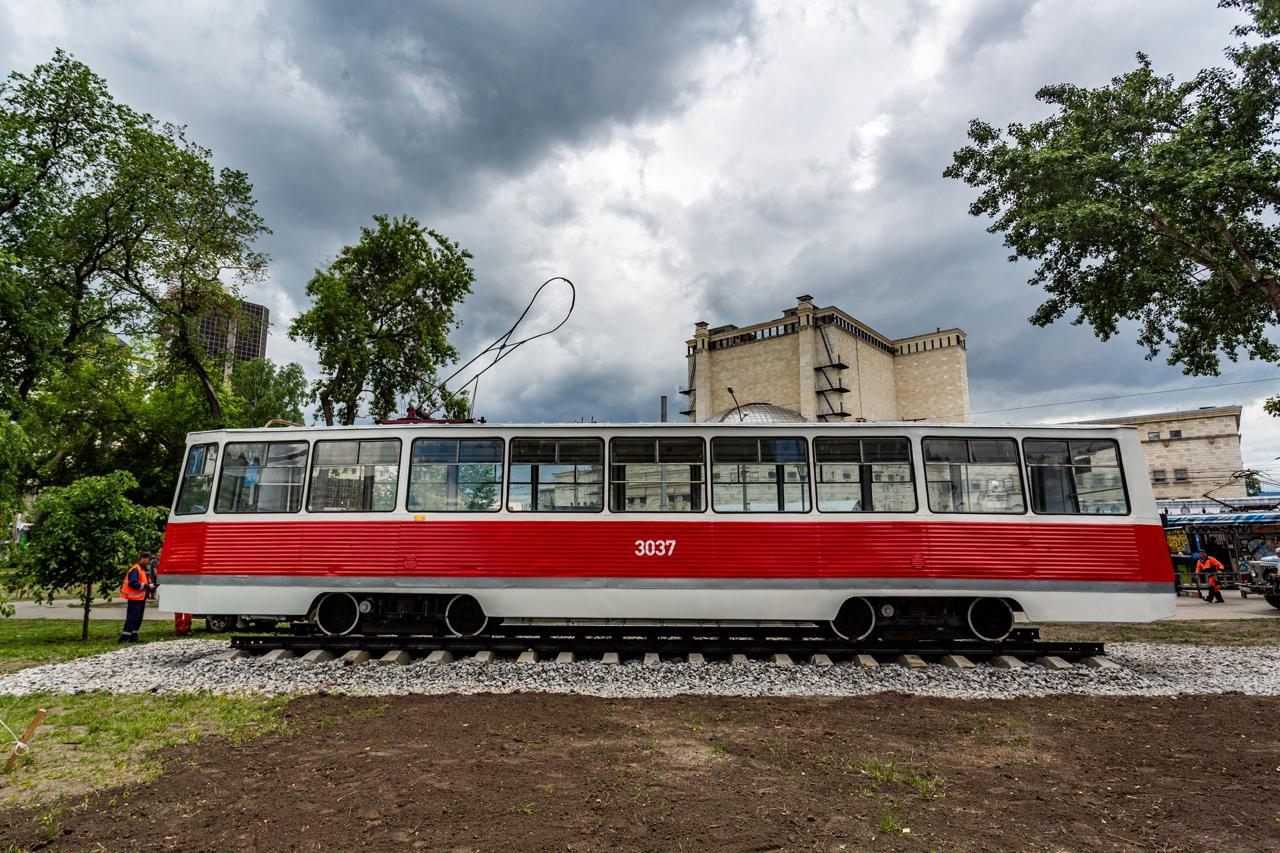 Фото В Новосибирске за НОВАТом установили памятник трамваю № 13 4