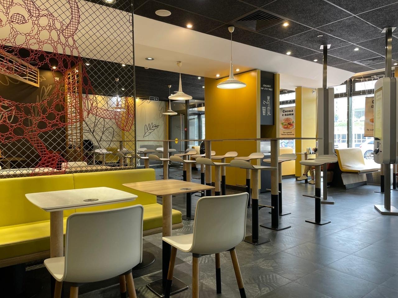Фото В Новосибирске открылся первый ресторан «Вкусно и точка» вместо McDonald's 3