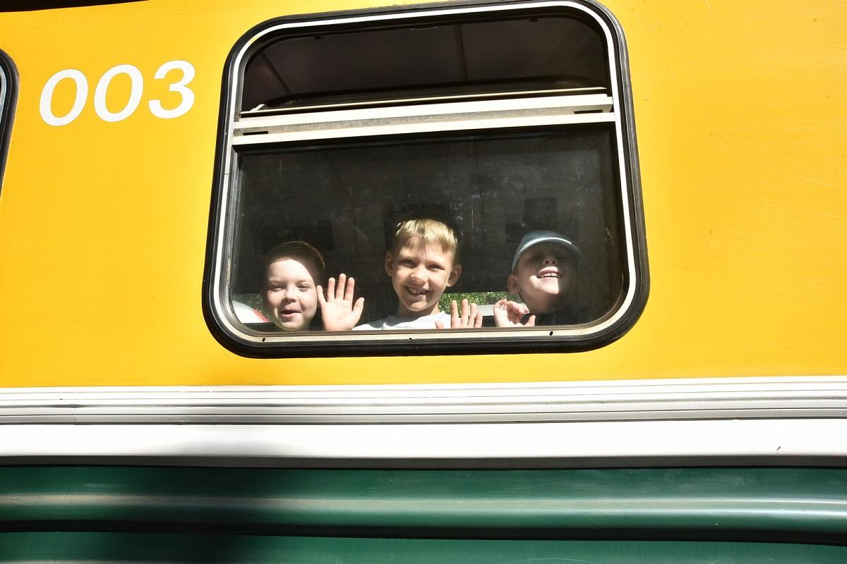 Фото Андрей Травников посетил открытие детской железной дороги в честь Международного дня защиты детей 3