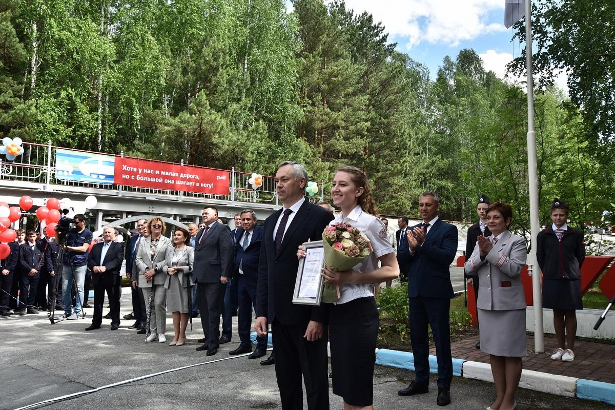 Фото Андрей Травников посетил открытие детской железной дороги в честь Международного дня защиты детей 4